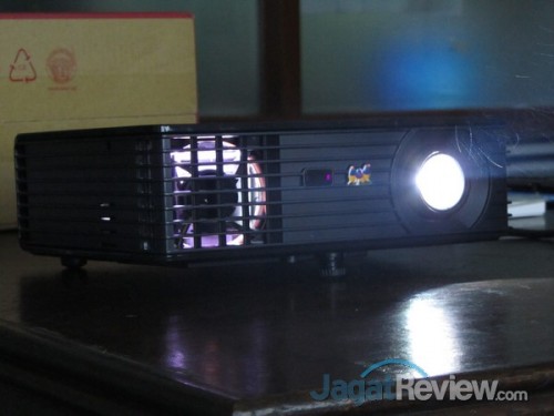Hands-On Review ViewSonic PJD7820HD: Proyektor Full HD 3000 Lumens Murah 1 Mari kita uji kemampuan proyektor ini.
