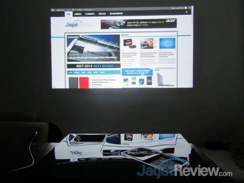 Hands-On Review ViewSonic PJD7820HD: Proyektor Full HD 3000 Lumens Murah 4 Hasil proyeksi dalam kondisi ruangan tanpa cahaya.