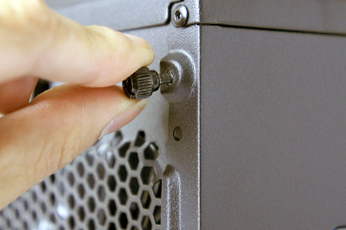 Hands-On Review Thermaltake Urban S31: Lengkap Dengan Dock Hard Disk! 28 Baut ini tidak terlepas dari penutup casing