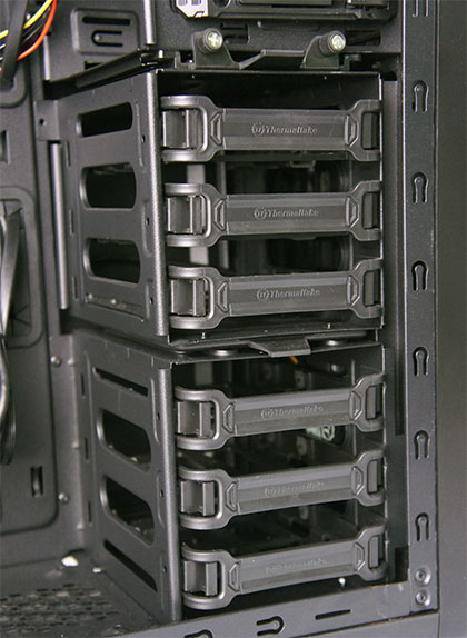 Hands-On Review Thermaltake Urban S31: Lengkap Dengan Dock Hard Disk! 32 Casing ini memberikan 6 buah drive bay