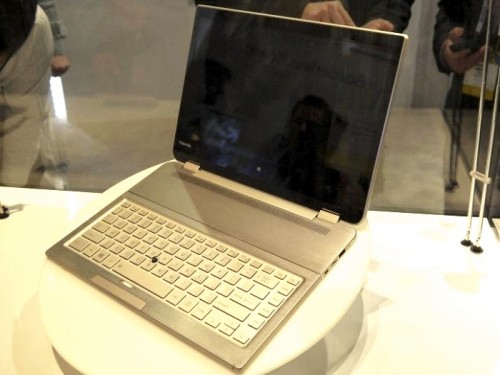 Toshiba Pamerkan Konsep 5-in-1 PC 2 Toshiba-5-in-1-PC-concept