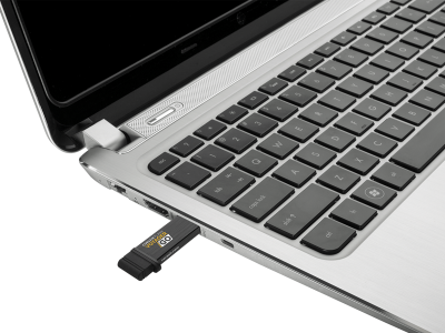 Corsair Perkenalkan Flash Disk USB On-The-Go Berkapasitas Besar 4 VoyagerGo_plugged_into_laptop