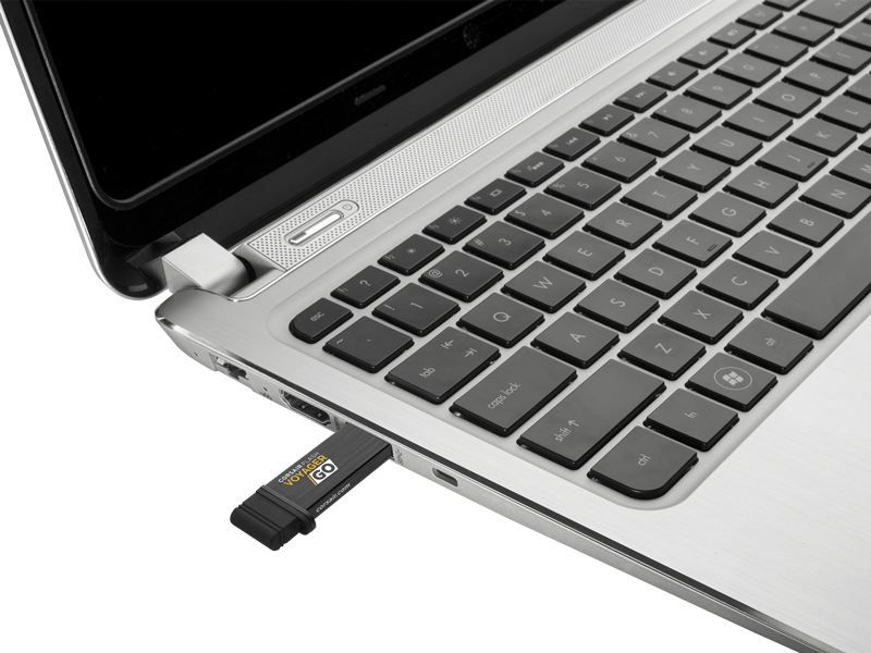 Corsair Perkenalkan Flash Disk USB On-The-Go Berkapasitas Besar 21 VoyagerGo plugged into laptop