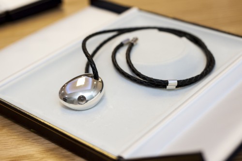 CSR Desain Perangkat Wearable Berbentuk Perhiasan 1 csr_bluetooth_smart_jewellery_concept