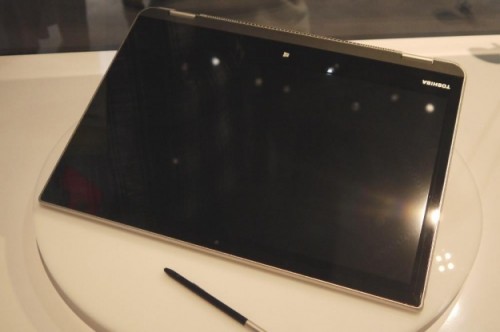 Toshiba Pamerkan Konsep 5-in-1 PC 1 toshiba-5in1-3-625x625