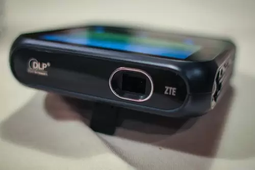 zte-projector-hotspot