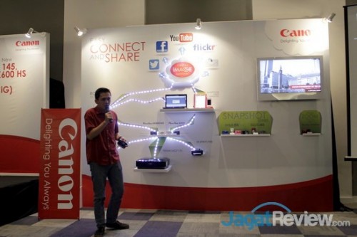 Asa Theodorus dari Datascrip memperkenalkan Canon iMAGE Gateway.
