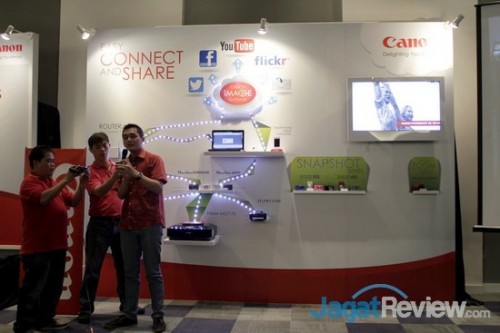 Demo langsung CiG dengan menggunakan PowerShot SX700.