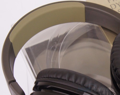 Review Headphone Panasonic RP-HX550: Nikmati Musik Secara Maksimal Diluar Ruangan 4 Karet yang terpasang di headband sebagai penyangga di kepala terasa lembut.