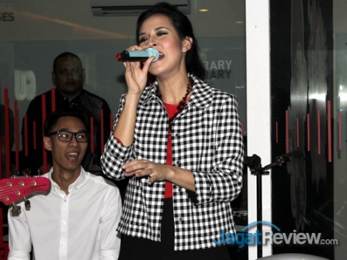 Guvera, Layanan Streaming Musik, Hadir di Indonesia 2 Raisa ketika tampil di acara perkenalan Guvera Indonesia.