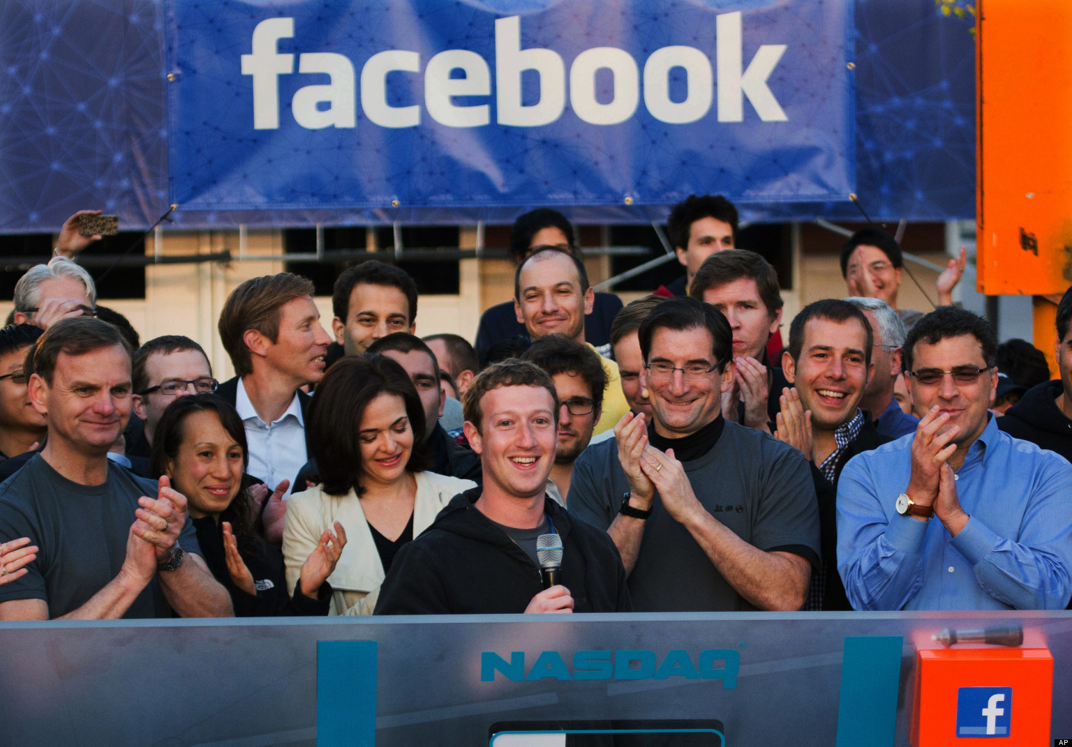 10 tahun Berdiri, Facebook Bernilai Rp 1.800 Triliun 33 facebook 2