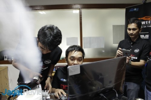 Turnamen Mini di OC Weekend: Asus 3 Team A: Pasha Aulia (kiri) & Yasin Yulianto (kanan)