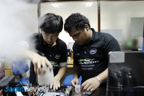 Turnamen Mini di OC Weekend: ASRock 5 Team C: Erwin Daniel 'winniel92' dan Reza Afrian 'Rookie_JR'