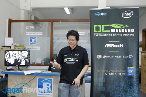 OC Weekend: ASRock Siap Dimulai! 1 Alva sedang memberikan sambutan kepada para peserta.