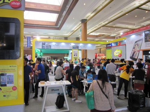 Suasana pameran hari pertama 2