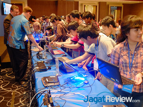 intel_guest try the tablet