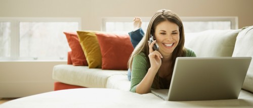 women-using-Smartphone-dazeinfo