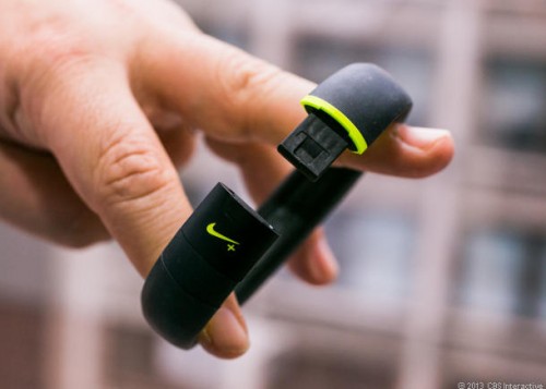 131204-cnet-03-Nike_Fuelband_SE_35829199_03_610x436