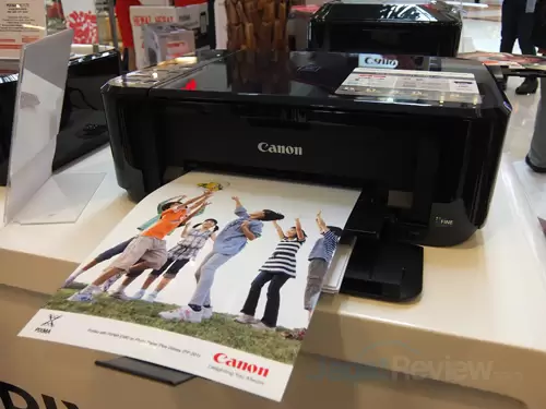 Canon Pixma E560 Mampu Mencetak dengan baik pada kertas Glossy