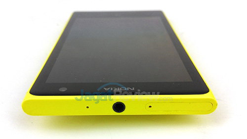Review Nokia Lumia 1020: Windows Phone 8 dengan Kamera Terbaik 7 Nokia Lumia 1020 - Sisi Atas