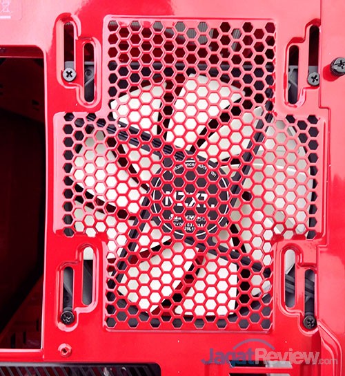 Hands-On NZXT Phantom 530: Hot, Red, And Sexy! 14 slot kipas exhaust pada bagian belakang casing yang dapat memuat 140 mm dan 120 mm