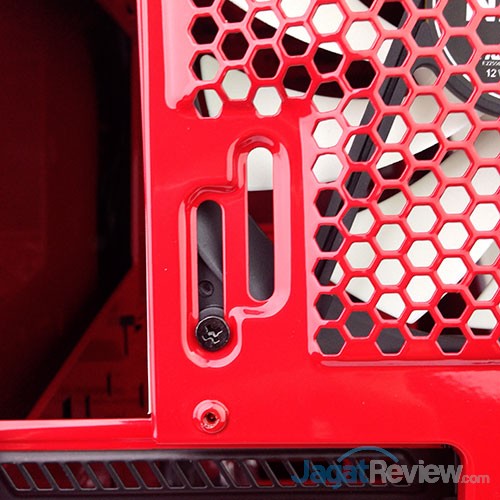 Hands-On NZXT Phantom 530: Hot, Red, And Sexy! 15 Tempat penempatan baut yang dapat diatur