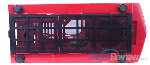 Hands-On NZXT Phantom 530: Hot, Red, And Sexy! 10 Sisi bagian bawah casing