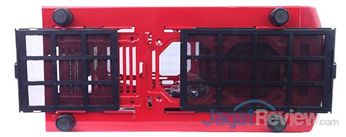 Hands-On NZXT Phantom 530: Hot, Red, And Sexy! 11 Sisi bagian kanan casing dengan Dust Filter yang dilepas