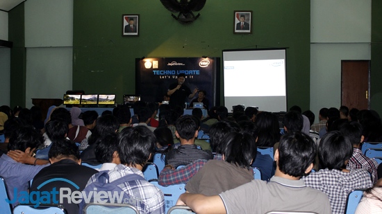Teknologi Baru nan Menarik Diperkenalkan di UPN Veteran Jakarta! 1 Sesi perkenalan teknologi terkini siap dimulai!