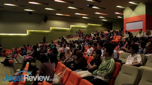 Jagat Review Kenalkan Teknologi IT Terkini di Univ. Mercu Buana 2 Sekitar 300 peserta antusias menyimak apa yang disampaikan oleh tim Jagat Review.