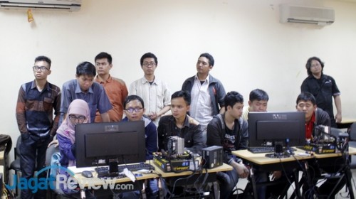 Peserta serius menyimak penjelasan dari tim Jagat OC.