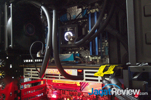 Review MSI Radeon R9 295X2: AMD R9 Terkencang Untuk Gaming Bertenaga 1 msi radeon r9 295x2 on system v2