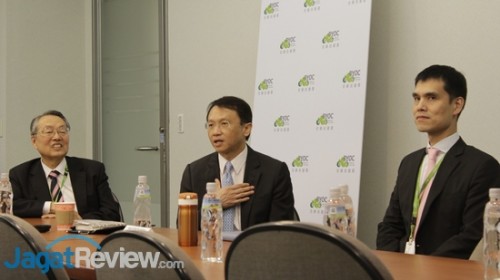 Kiri ke kanan: Stan Shih - Chairman Acer, Jason Chen - CEO Acer, dan Maverich Shih - President of BYOC and Tablet BG memberikan presentasi terkait BYOC