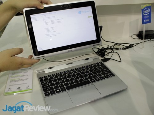 Computex 2014: Acer Tampilkan Laptop dan 2-in-1 Baru! 2 Unit Aspire Switch 10 yang kami lihat di booth Acer ini menggunakan prosesor Atom Z3745 dengan RAM 2 GB.