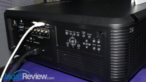 BenQ HQ Visit: Mengintip Produk Display Baru 8 Tombol kontrol dan konektor terdapat di salah satu sisi perangkat