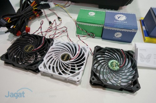 Selain memamerkan produk casing dan power supply, Super Flower juga memajang beberapa produk Fan besutannya.