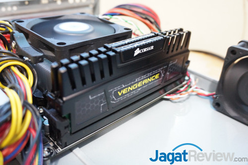 Mega Test: 13 Memori DDR3 8GB Kit untuk AMD APU 6 CorsairVengeance1866