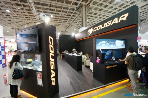 bagian depan booth Cougar