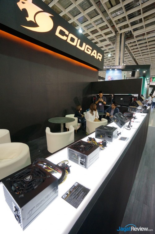 ​Jajaran produk PSU dari Cougar
