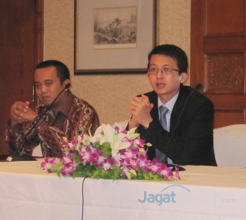 Al Novam Basuki (Kiri), Country Manager STG, IBM Indonesia, dan Gunawan Susanto (Kanan), Presiden Direktur, IBM Indonesia