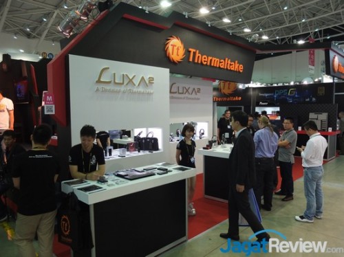 LUXA2_booth_02