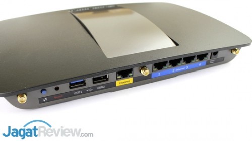 Hands-On Review Linksys EA6900: Router Wireless AC yang Linksys EA6900 - 06