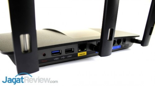 Hands-On Review Linksys EA6900: Router Wireless AC yang Linksys EA6900 - 08