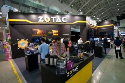 bagian depan booth Zotac