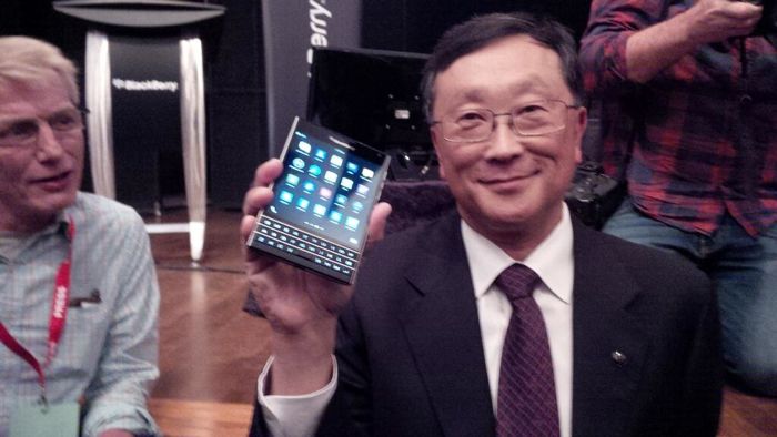 John Chen Pamerkan BlackBerry Passport 16 blackberry passport1