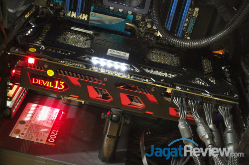 Review PowerColor Devil 13 Dual Core R9 290X: Gaming Super Kencang dengan Dual Hawaii XT 5 powercolor devil 13 dc r9 290x bottom pcb led 01