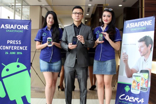 Direktur Utama Asiafone - Herman Zhou (tengah) 