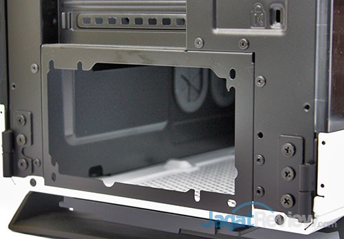 Hands-On Review Casing Corsair Graphite 760T: Produk Terbaru Line-Up Graphite 1 Dimulai dari bagian bawah terdapat tempat power supply. Pemasangan power supply harus dilakukan dari bagian dalam casing
