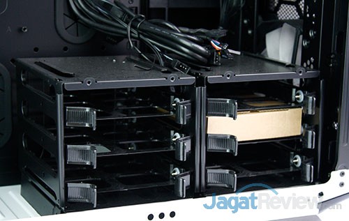 Hands-On Review Casing Corsair Graphite 760T: Produk Terbaru Line-Up Graphite 3 6 buah hardisk bay yang mendukung penggunaan 3.5