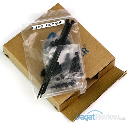Hands-On Review Casing Corsair Graphite 760T: Produk Terbaru Line-Up Graphite 2 Seluruh perlengkapan disimpan didalam sebuah plastik besar